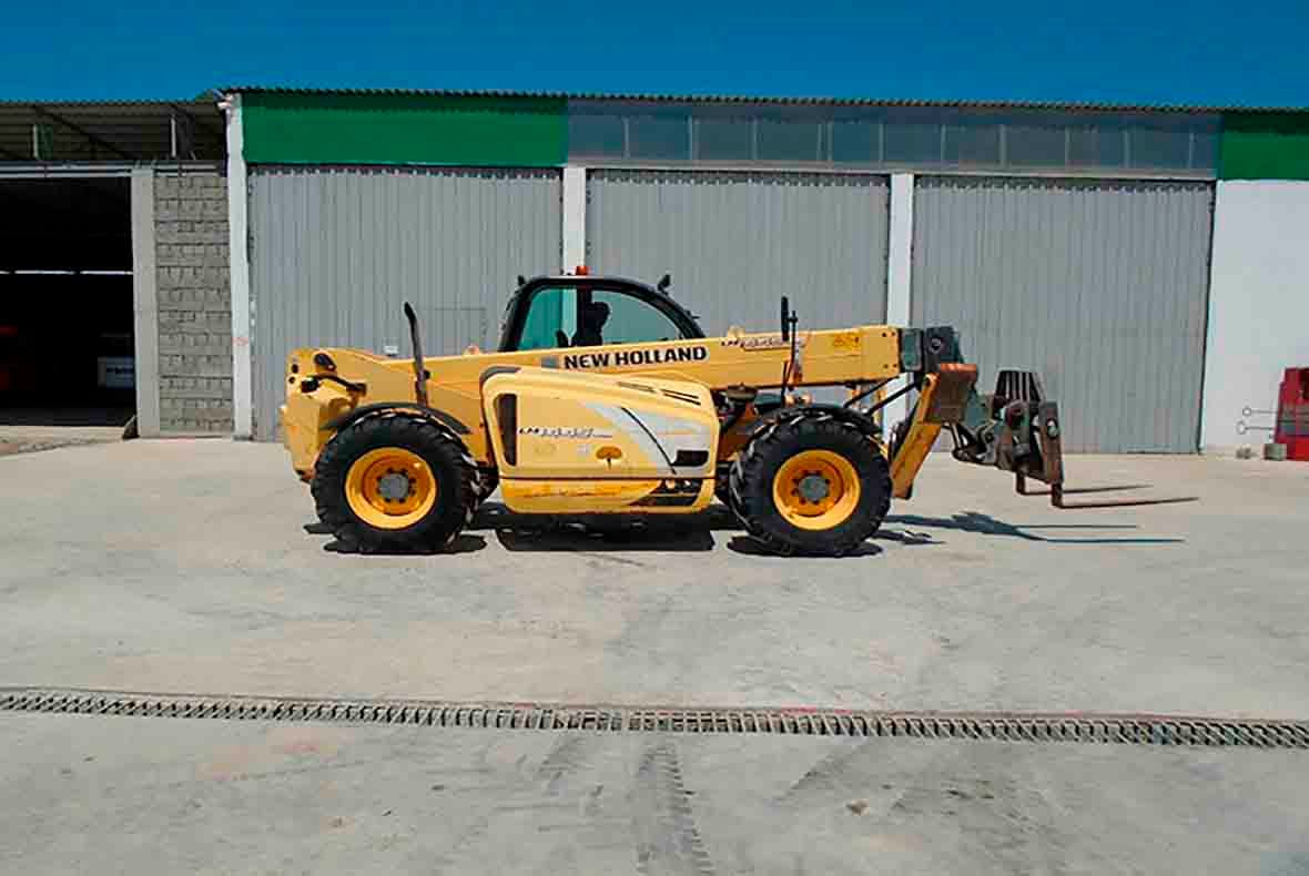 manitou telehandler — product photo