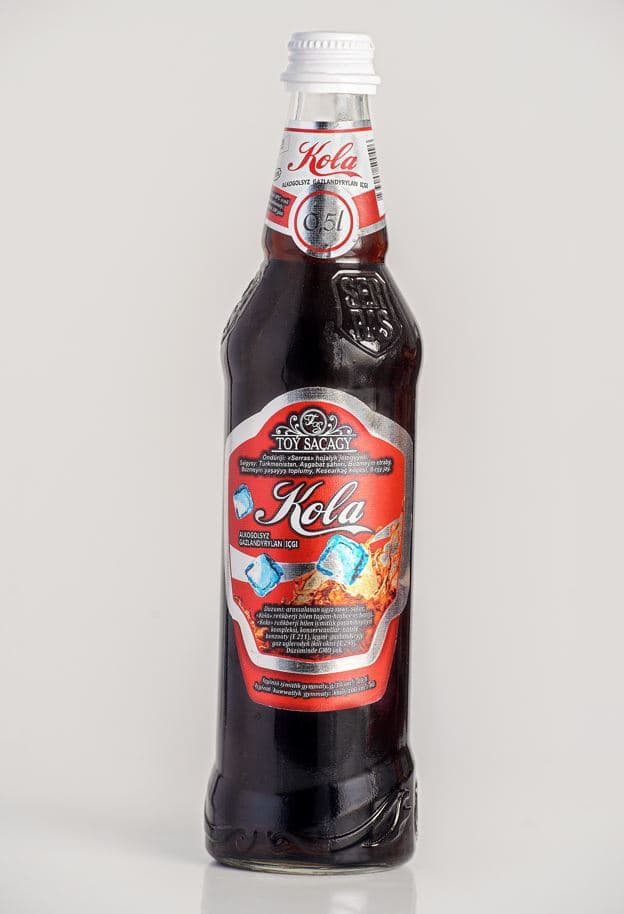 Напиток "Кола" безалкогольный газированный 0,5 литра — product photo