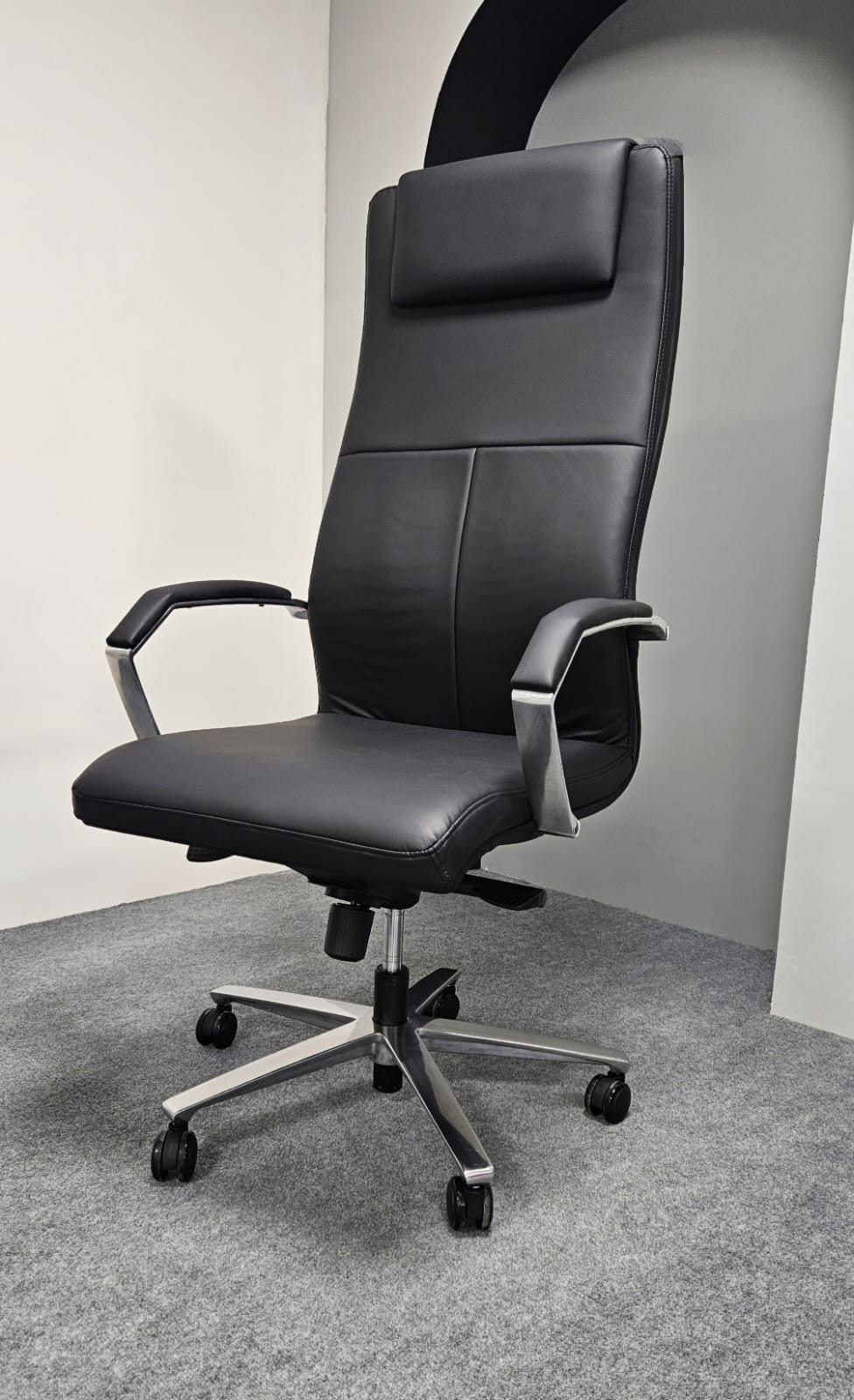 KARAR CHAIR