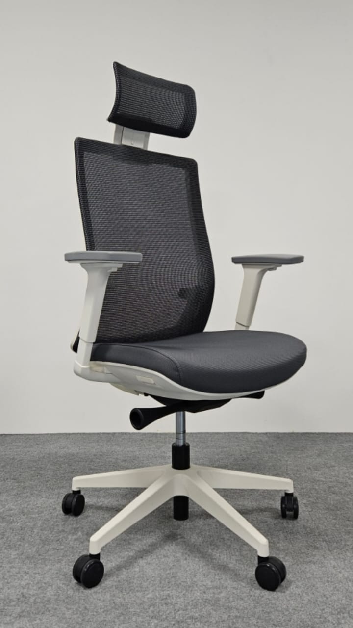 KARAR CHAIR