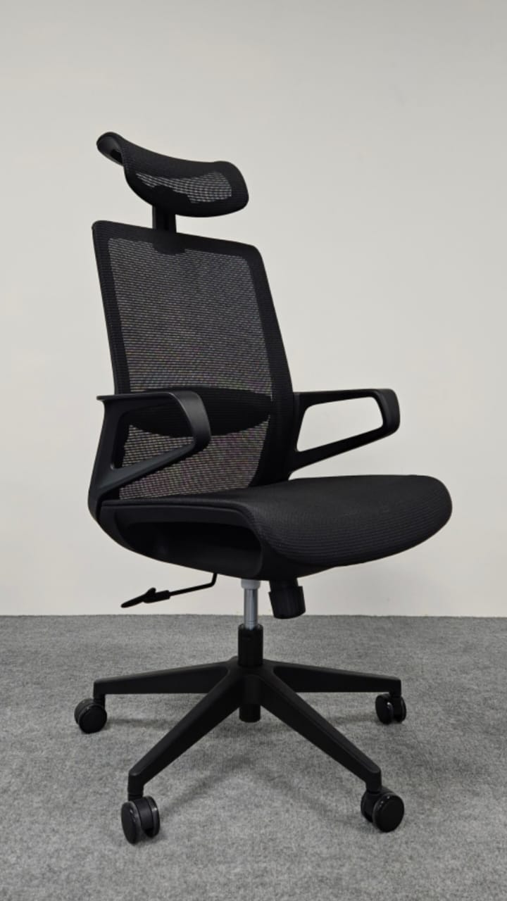 KARAR CHAIR